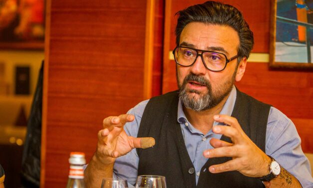 Rendőrséget küldtek a szomszédok Giannie nyakára: zavarja őket az étterem zaja