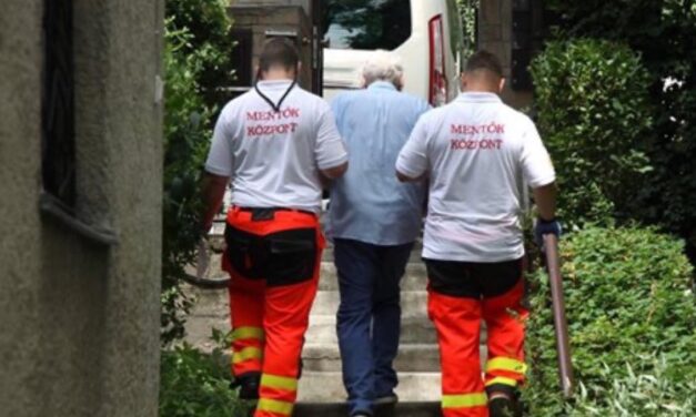 A mentősök buktatták le szerelme előtt az idős bácsit: ezért titkolózott élete párja előtt a 75 éves férfi