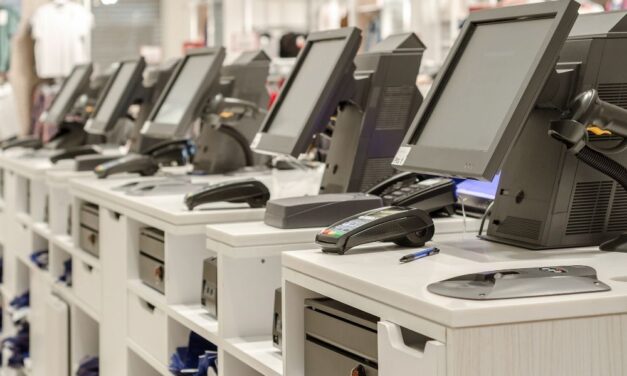 Kicsit eldurrant az agya: Rommá törte az önkiszolgáló pénztárgépet egy debreceni férfi, csak mert öt- és tízforintosokban adott vissza