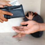Milliókat csalt ki egy banda a magyar nyugdíjastól, elhitették a férfival, hogy egy kiskorú örömlánnyal feküdt össze