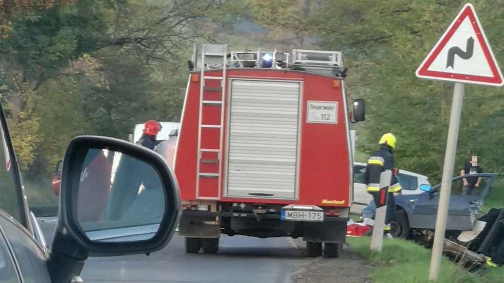 Kettészakadt egy autó egy halálos balesetben Tarjánnál, kamionok ütközése miatt pályazár az M1-esen