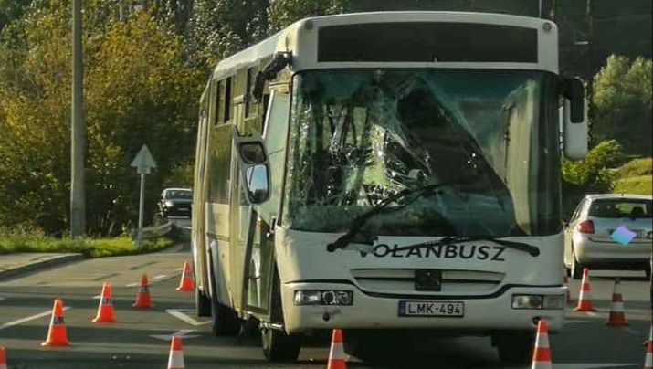Sopronkövesd és Lövő között súlyos baleset, Eger és Szarvaskő között teljes útzár, buszbaleset Szolnokon