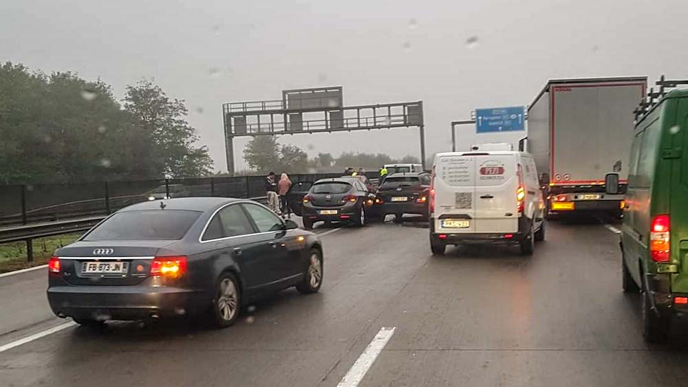 Már csak ez hiányzott a mai közlekedéshez, az M0-on is négyes baleset történt