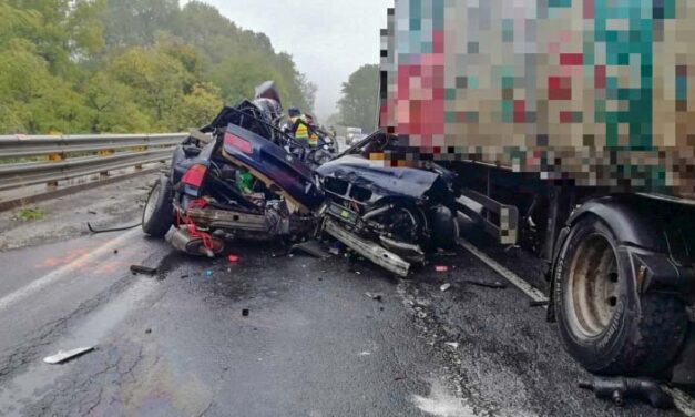 Kettészakadt egy BMW Városlődnél, a sofőr azonnal szörnyethalt, pályazár az M1-esen Biatorbágynál