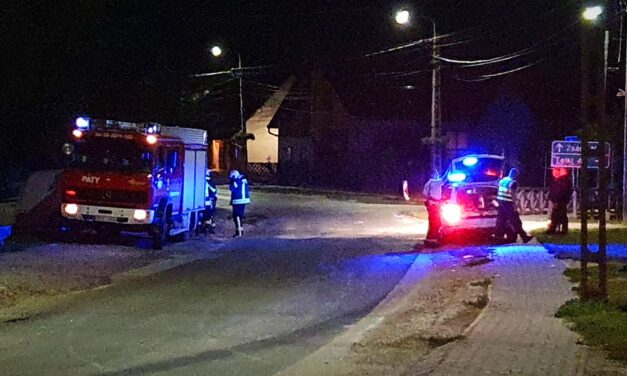 Elmenekült a sofőr, aki az autójával belecsapódott egy gyerekekkel teli Audiba Pátyon, kommandósok fogták el a helyi trafikban