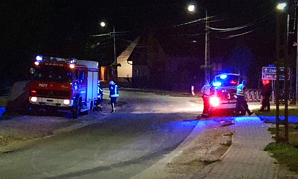 Elmenekült a sofőr, aki az autójával belecsapódott egy gyerekekkel teli Audiba Pátyon, kommandósok fogták el a helyi trafikban