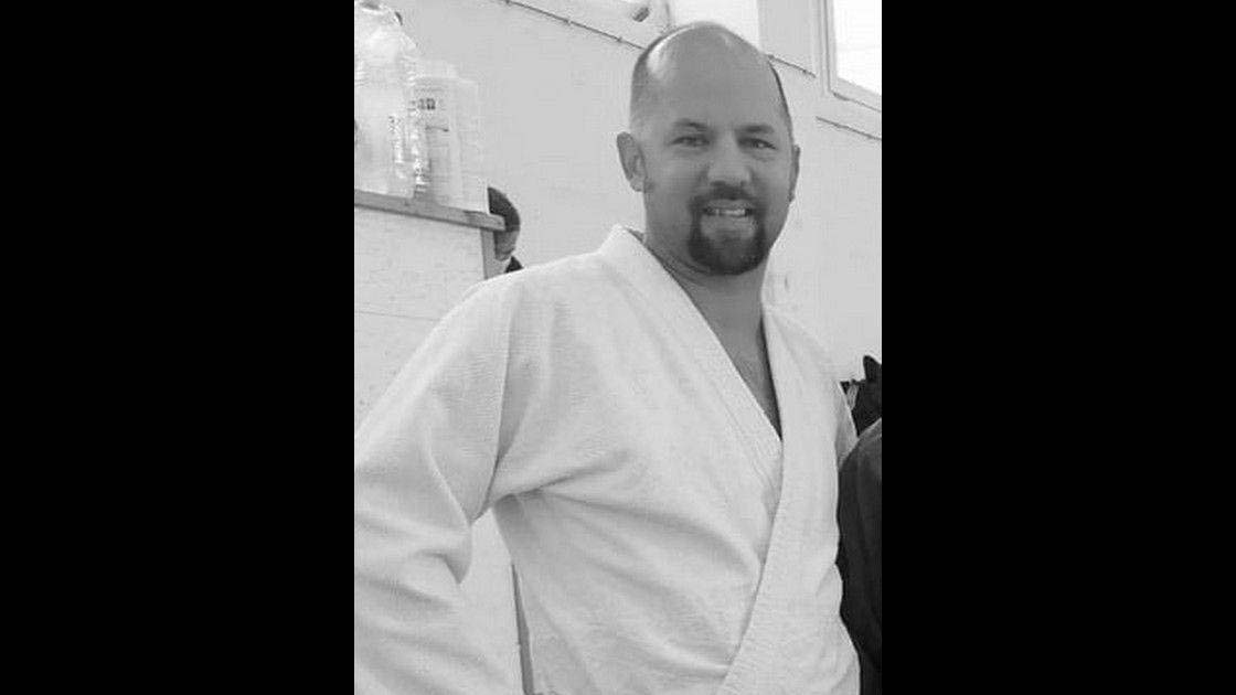 „Mi még bíztunk abban, hogy erős, felépül majd, de sajnos nem kapta meg ezt az esélyt” – meghalt a híres sportoló, egy versenyen állt meg a szíve