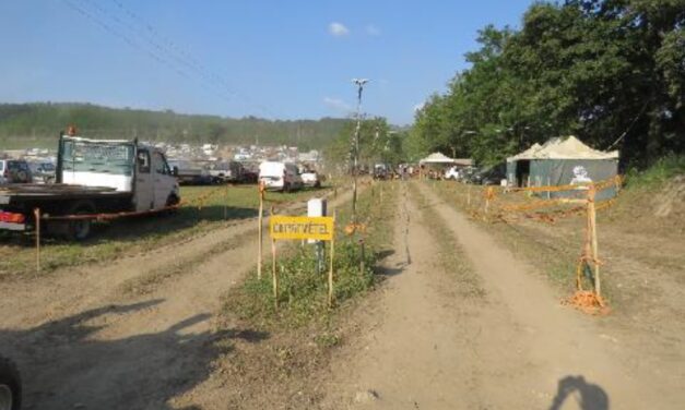 Szidalmazta és meglökte a rendezőket – Bilincsben vitték el az off-road fesztiválról