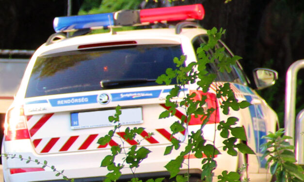 FRISS! Felrobbantotta magát egy férfi Győr közelében, golyóálló mellényben vannak a kiérkező rendőrök