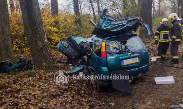 Tragikus baleset, oszlopra csavarodott és markolóba csapódott autók, babakocsit toló anyuka elütése; káosz az utakon a rossz idő visszatérése óta