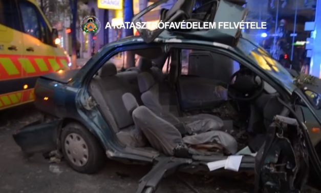 Sokkoló felvételek a halálos kimenetelű 5. kerületi baleset mentéséről – A 17 éves fiúnak esélye sem volt – videó