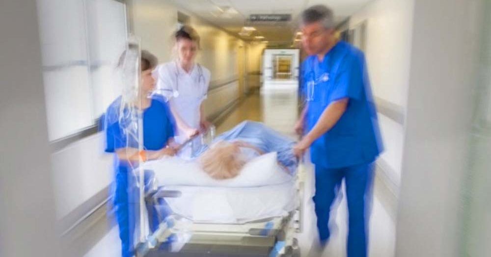  „Ez nagyon sok pénz, én is azt mondom” – havi 170 ezer forintot kért az ápolási osztály főnővére egy idős ember hozzátartozójától, hogy ellássát az beteget a kórházba