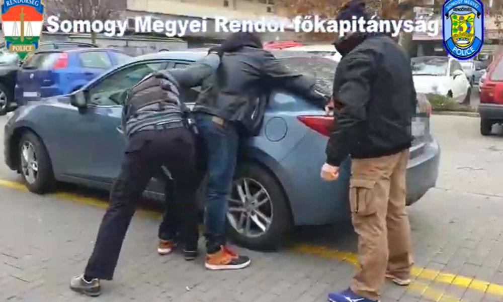 Pillanatok alatt történt az akció: Lecsaptak a zsarolókra Siófokon, az enyingi-maffiával is kapcsolatban lehetnek az elkövetők