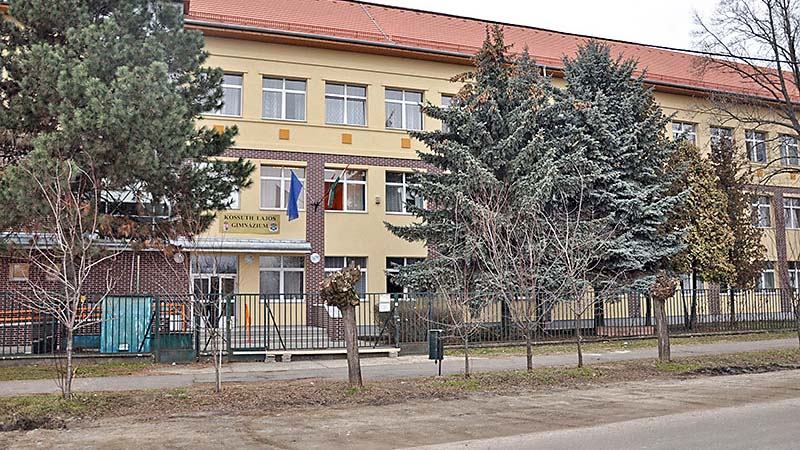 „Vasárnap már csak a halálhíre érkezett karanténban sínylődő férjéhez” – pár nap alatt vitte el a koronavírus a gimnáziumi tanárnőt