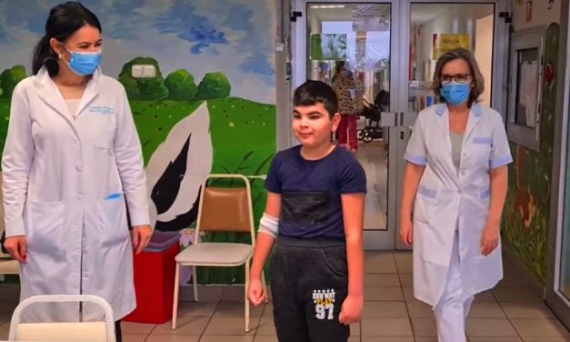 A budapesti háztűzben árván maradt 12 éves kisfiút kiengedték a kórházból és új családra talált