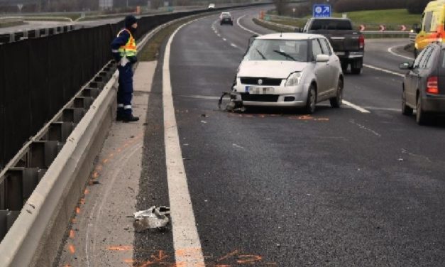 Buszbaleset: Többen megsérültek az oldalára dőlt buszban, egy 77 éves asszony pedig nagy karambolt okozott az M6-oson, aztán lelépett