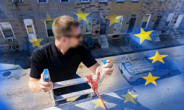 Az ereszcsatornán menekült a magyar EP képviselő a rendőrök elől a brüsszeli tiltott partin: drogot is találtak a helyszínen