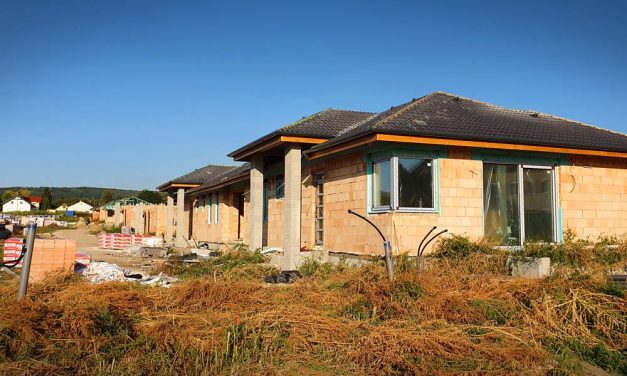 41 embertől 24 millió forintot csalt ki nyílászárókra egy szélhámos: építési vállalkozónak adta ki magát a férfi