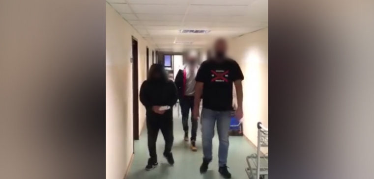 Veréssel kényszerített prostitúcióra egy fiatal nőt ez a férfi, többször meg is fenyegette