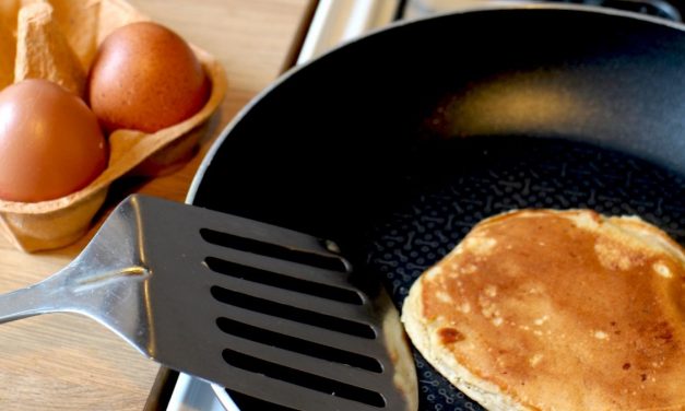 Forró palacsinta sütővel verte meg a férjét ez a nő – Ez volt a férfi bűne