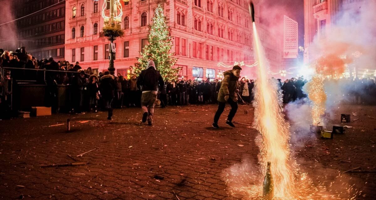 A szilveszteri tűzijátékot soha ne irányítsuk emberre, állatra, járműre vagy épületre