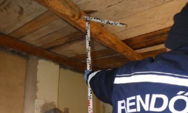 Ütötték, rugdosták, majd fellógatták ismerősüket: a történteket még kamerázták is a támadók