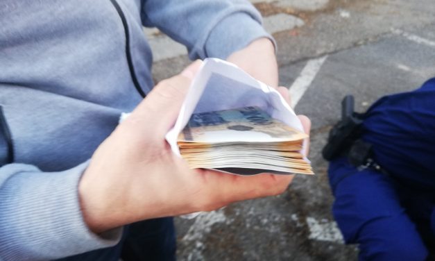 Közel kétmillió forintot csaltak ki unokázós csalók egy idős férfitól Győrben, így vezették meg a a bácsit