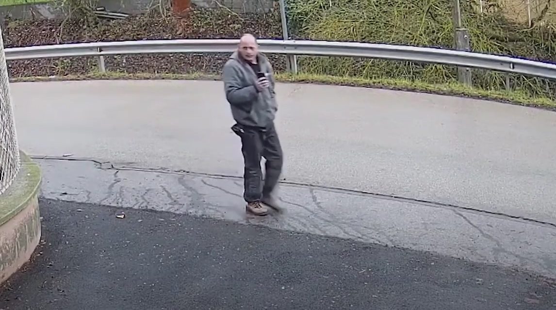Láttad valahol ezt a férfit? Betörőt keresnek Budapesten, videó is van róla