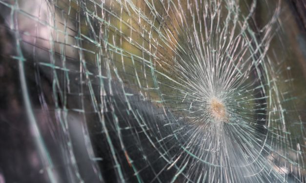 Ilyen nincs: menekülése közben gázolták el a körözött bűnözőt