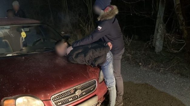 “Fejéhez vágtak egy mikrohullámú sütőt” – szilveszter éjjelén brutálisan végeztek a dunavarsányi férfival, vádat emeltek az elkövetők ellen, egyikük egy kiskorú éves lány