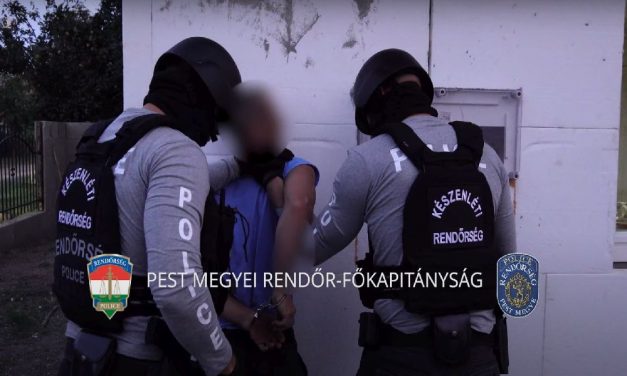 „Feltartott kézzel, fegyvertelenül jöjjön ki!” – előzetesben az álprofilokkal nyerészkedő csaló