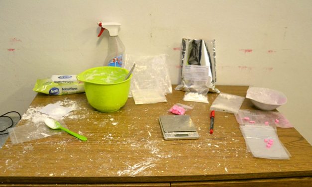 Családi drogbiznisz Vácon, a kábítószer-kereskedő apára és fiára egyszerre csapott le a rendőrség