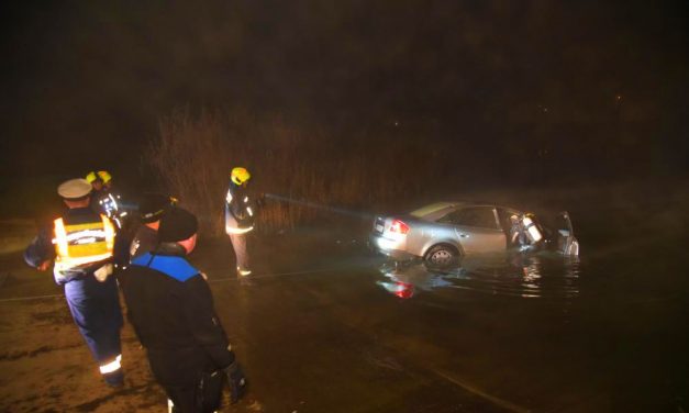 „Amikor láttam, hogy ez nem egy szimpla pocsolya, próbáltam kinyitni az ajtókat, de már nem sikerült” – megszólalt a Soroksárnál a Dunába csapódó autó sofőrje