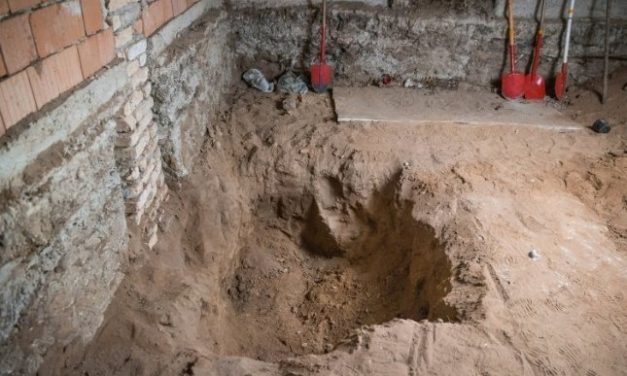 „Átvittem Évát a fürdőszobába, ahol a kezemből próbáltam adni neki vizet, de erre sem reagált” – hónapokig eljátszotta, hogy aggódik az eltűnt Éváért, miközben brutálisan kioltotta az életét