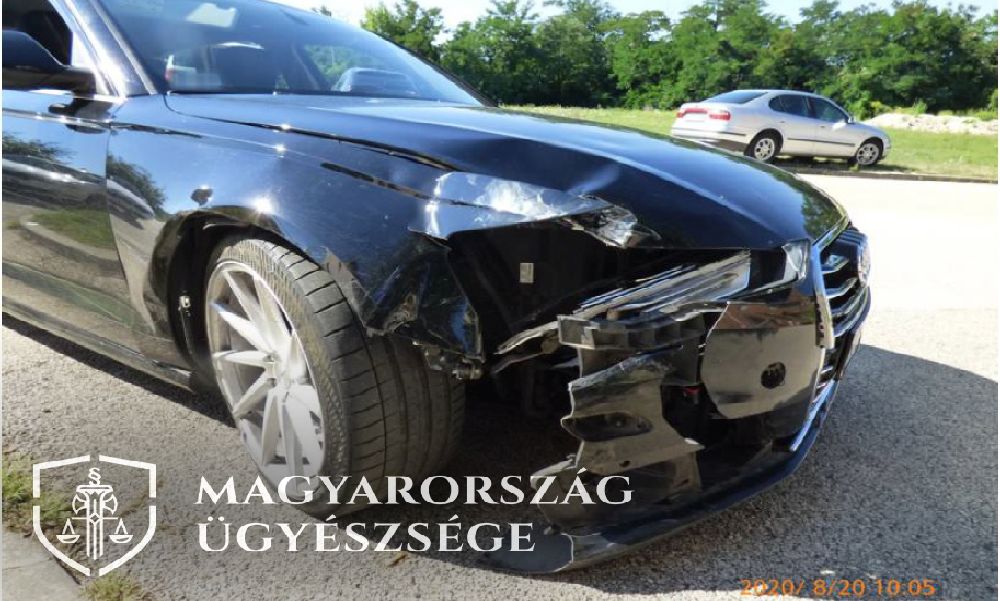 Letarolta az egész körforgalmat: ittas állapotban balesetezett egy férfi Veszprémben, vádat emeltek ellene – fotók