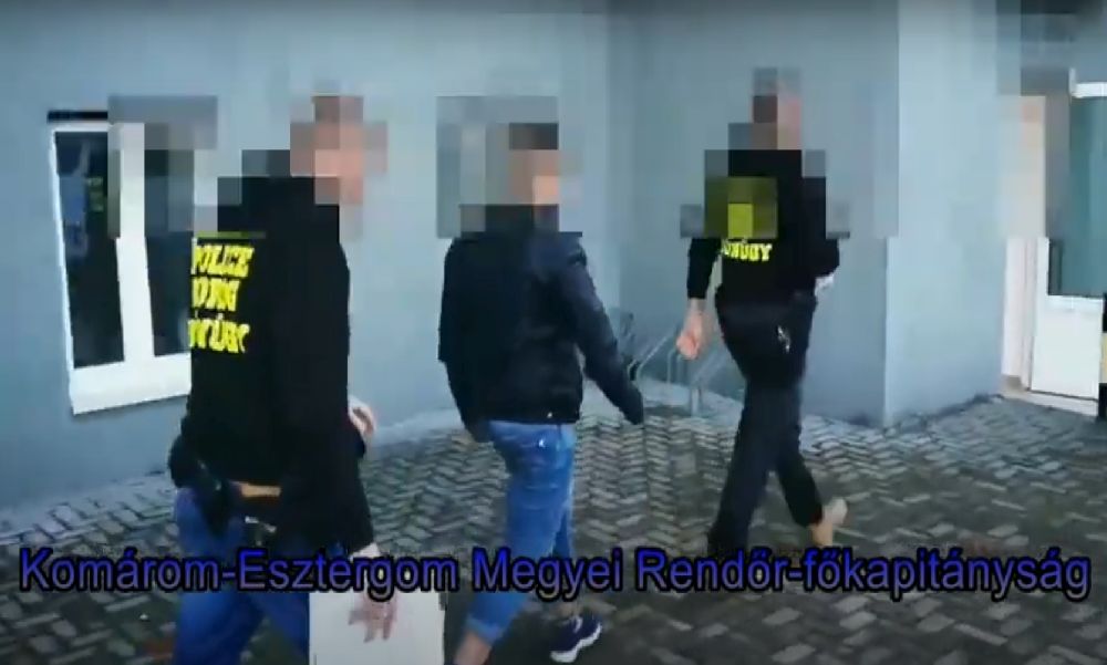 Kis híján autót lopott egy férfi: a dorogi rendőrök elfogták a feltételezett tolvajt
