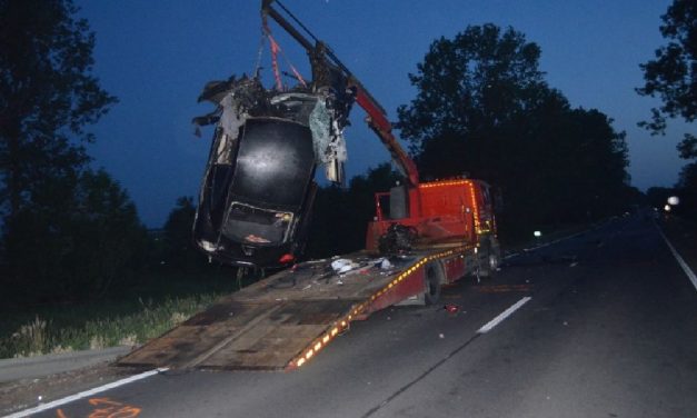 Brutális tömegbalesetet okozott: egy gyerekeket is szállító kisbusznak csapódott egy nő – a rendőrök befejezték az ügy vizsgálatát – fotók