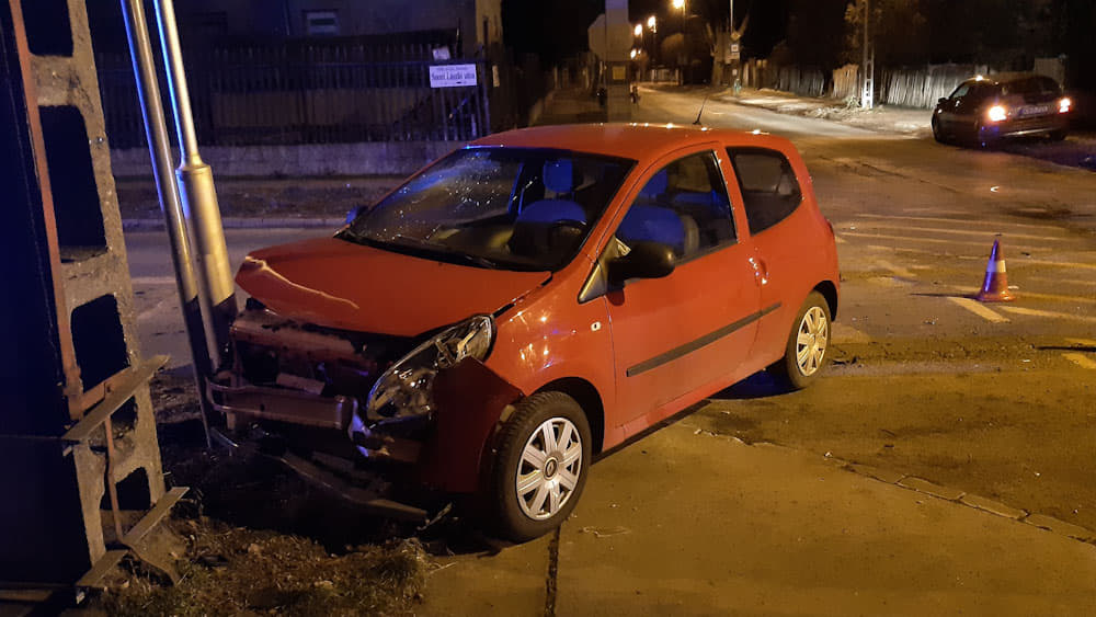 A hírhedt soroksári kereszteződésben tegnap este is törték az autókat