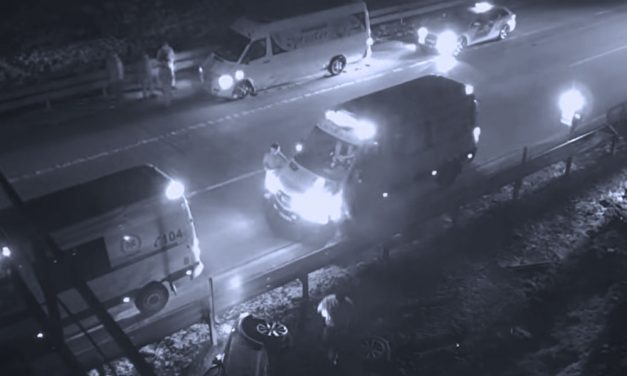 Hatalmas balesetet rögzített az M0-áson egy kamera, a részeg sofőr ezután elképesztő dolgokat művelt