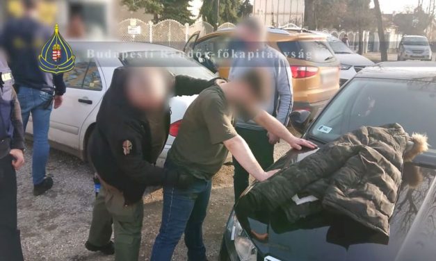 „Ő egy nyomorult sorsú gyerek, de egyáltalán nem hülye” – az SZFE-maszkos nőre támadó férfi korábban egy újságírót és egy politikust is megsebesített