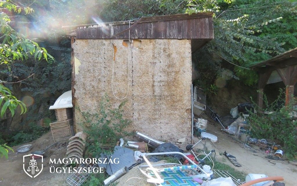 „Azt a bódét csak pihenőszobának hívjuk” – visszakapta kicsalt lakását a siófoki idős asszony, akit a szélhámos házaspár egy disznóólban tartott fogva