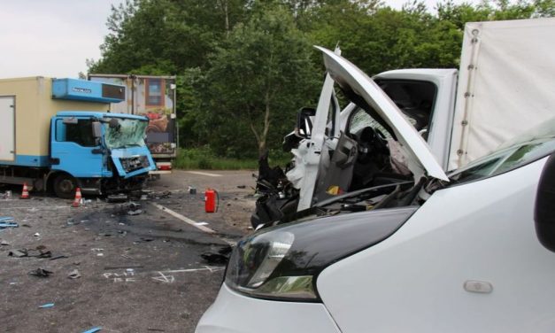 Fáradt volt a kamionos: a durva balesetben három ember halálát okozta