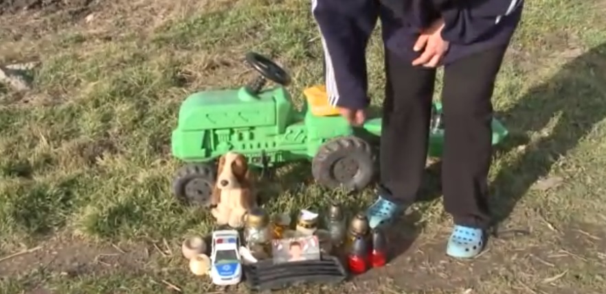 A nagymama csak egy pillanatra engedte el a kezét: halálra gázoltak egy 6 éves kisfiút Eperjesnél