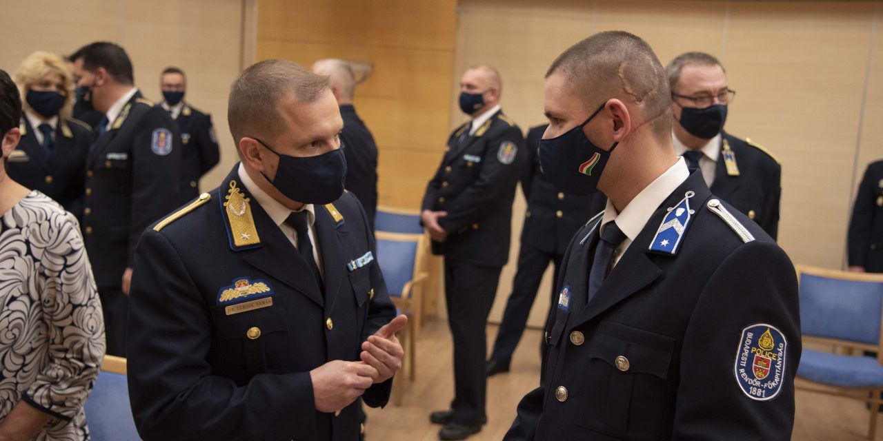 Főkapitányi kitüntetést kaptak a hős újpesti rendőrök