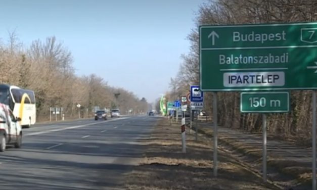 Parkoló kocsikat törtek össze főnökük lopott kocsijával a részeg férfiak és ez még nem minden