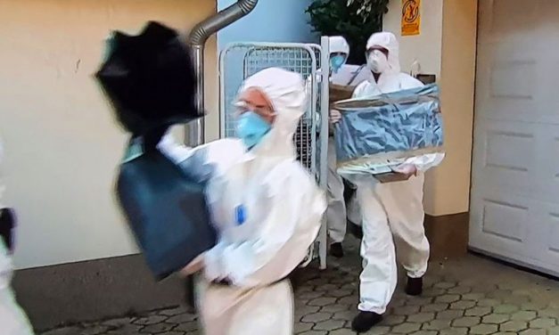 „Sosem fogom elfelejteni ezeknek az embereknek, hogy betörtek a gyerekem hálószobájába pisztollyal” – így zajlott Szász János budakeszi házában a házkutatás