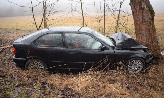Elfutottak a rendőrök elől miután bedrogozva baleseteztek: a rendőrök nem hagyták menekülni őket – fotók