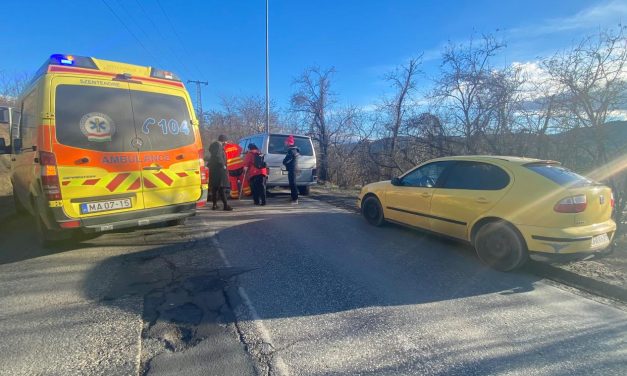 „Másfél órán keresztül küzdöttek teljes útzár mellett a férfi ” – vezetés közben állt le a légzése egy sofőrnek, az arra autózok küzdöttek az életéért