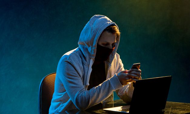 Több százezer érintettje lehet Magyarországon a csomagküldős sms-csalásnak, gyorsan terjedhet a vírus – Ezt hangsúlyozza most a rendőrség