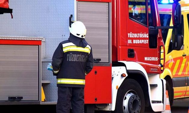 Szabadnapos rendőr szúrta ki a miskolci házban felcsapó lángokat: egy idős asszonyt mentettek ki a tűzből
